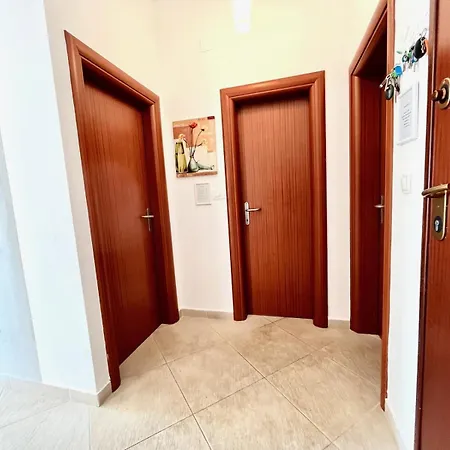 Getaway Penthouse, Stunning Sun N Ocean Views Апартаменты Трогир