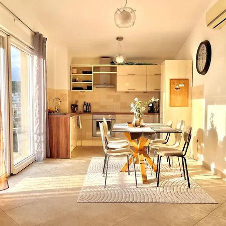 Getaway Penthouse, Stunning Sun N Ocean Views Апартаменты Трогир