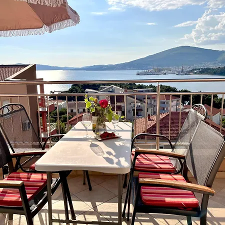 Getaway Penthouse, Stunning Sun N Ocean Views Апартаменты Трогир