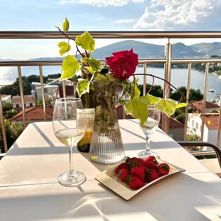 Apartament Getaway Penthouse, Stunning Sun N Ocean Views Trogir