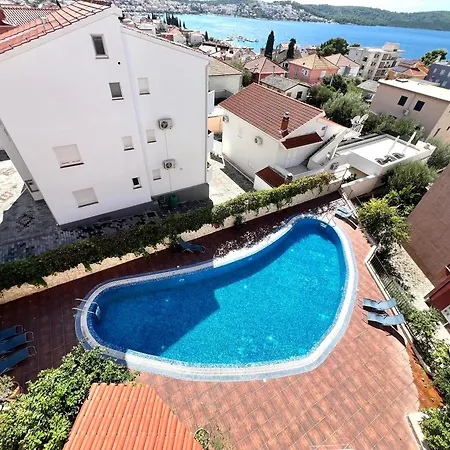 Getaway Penthouse, Stunning Sun N Ocean Views Апартаменты Трогир