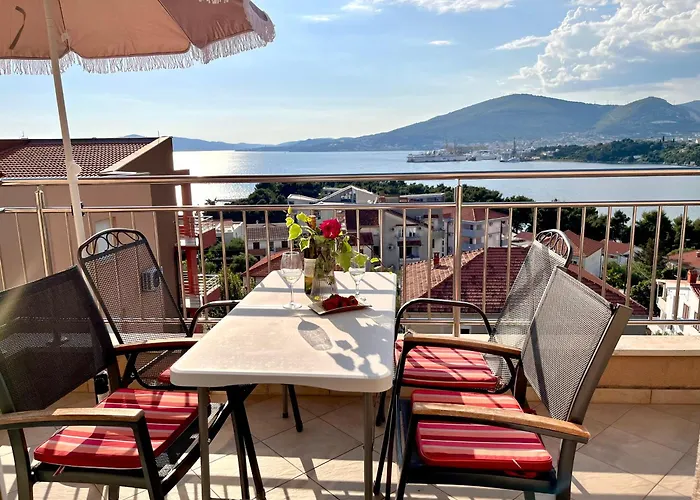 Getaway Penthouse, Stunning Sun N Ocean Views Apartmán Trogir