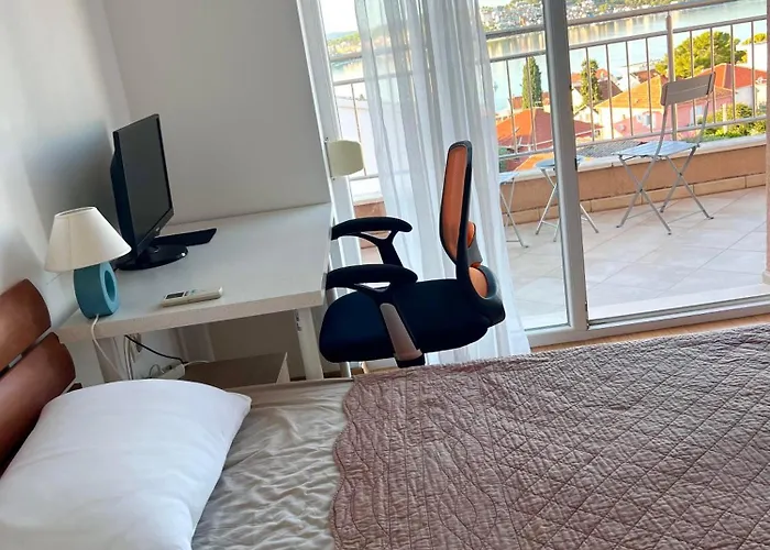 Getaway Penthouse, Stunning Sun N Ocean Views * Trogir